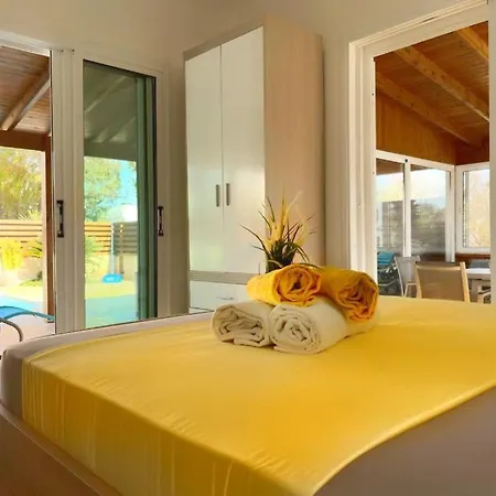 Villa Tarracotta 4 Bedroom, Near Ajía Nápa