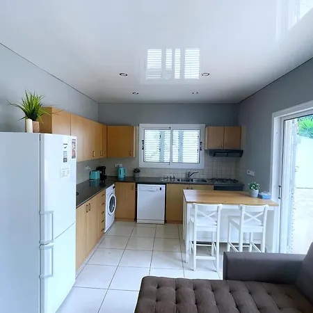 Tarracotta 4 Bedroom, Near