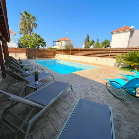 Tarracotta 4 Bedroom, Near Villa *