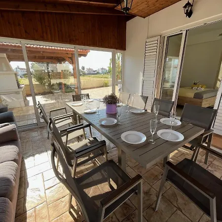 Tarracotta 4 Bedroom, Near Villa *