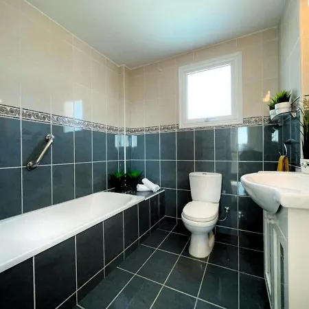 Villa Tarracotta 4 Bedroom, Near