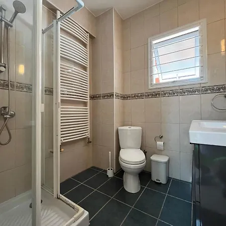 Villa Tarracotta 4 Bedroom, Near *