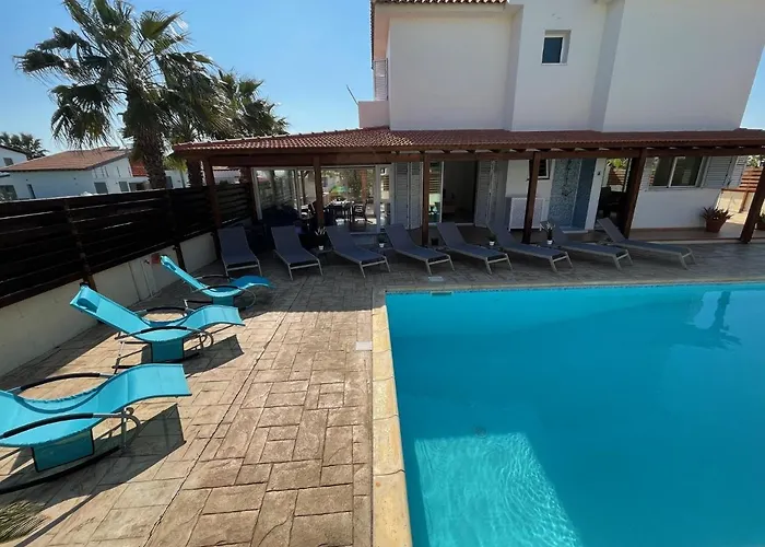 Tarracotta 4 Bedroom, Near