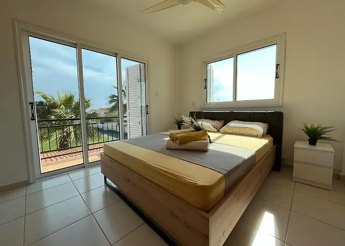 Tarracotta 4 Bedroom, Near