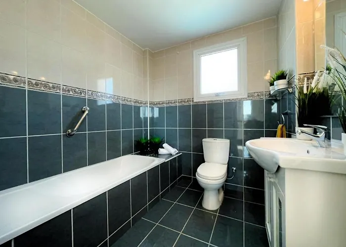 Villa Tarracotta 4 Bedroom, Near