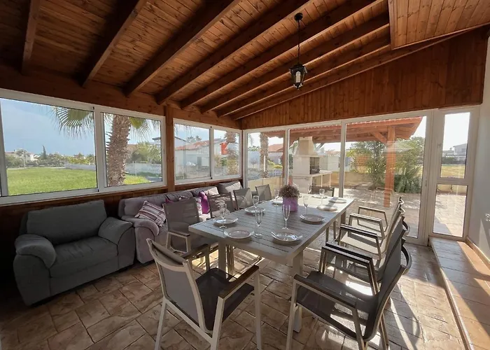 Tarracotta 4 Bedroom, Near *