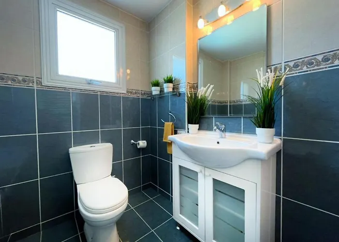 Tarracotta 4 Bedroom, Near アヤナパ