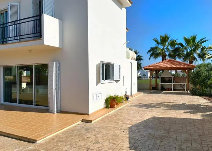 Tarracotta 4 Bedroom, Near