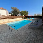 Tarracotta 4 Bedroom, Near Willa