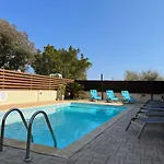 Tarracotta 4 Bedroom, Near Willa Ajia Napa