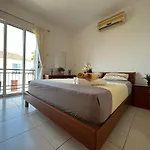 Willa Tarracotta 4 Bedroom, Near