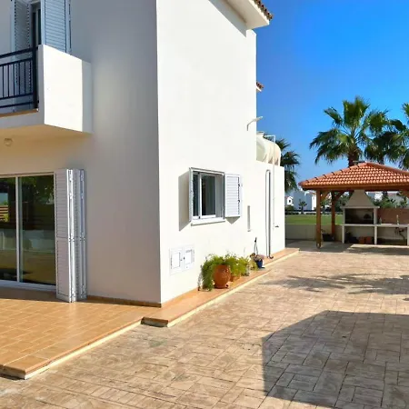 Tarracotta 4 Bedroom, Near