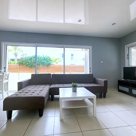 Vilă Tarracotta 4 Bedroom, Near