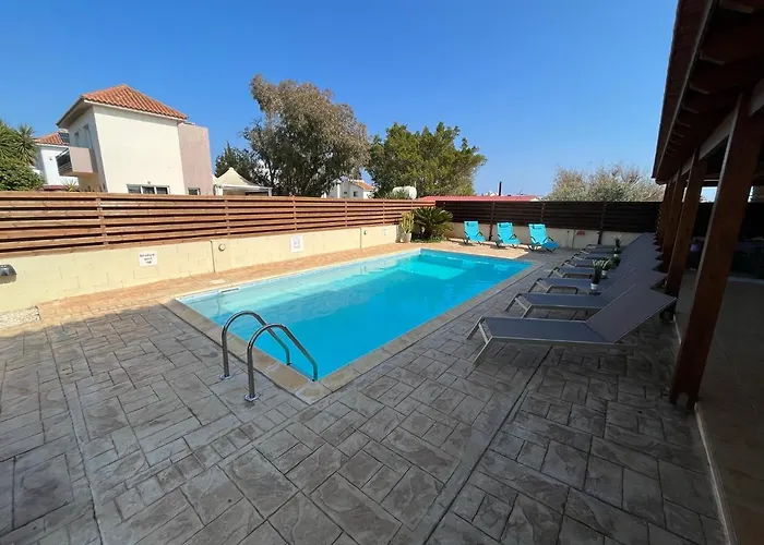 Tarracotta 4 Bedroom, Near Vilă