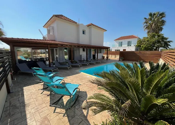 Tarracotta 4 Bedroom, Near Vilă