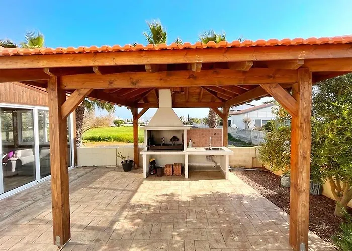 Vilă Tarracotta 4 Bedroom, Near