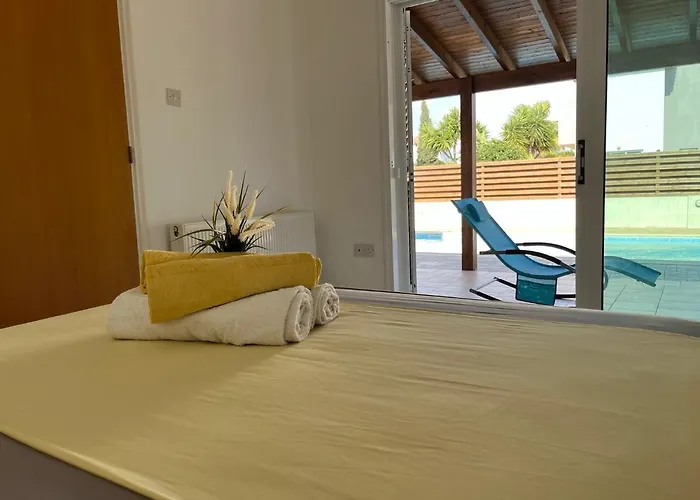 Tarracotta 4 Bedroom, Near