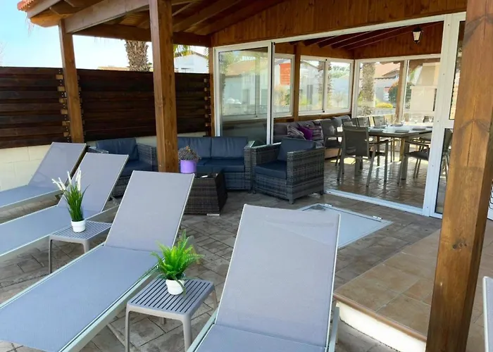 Vilă Tarracotta 4 Bedroom, Near