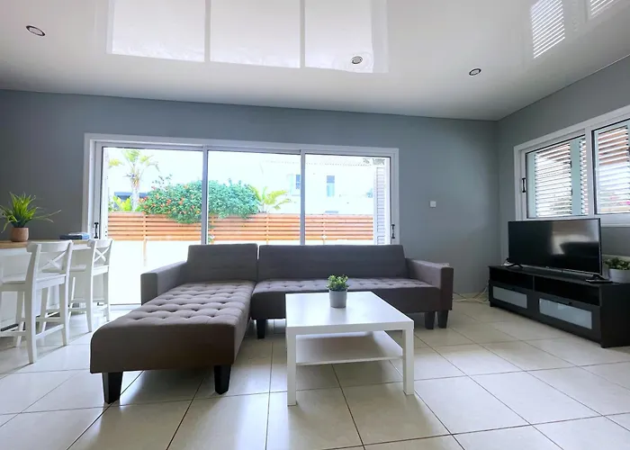 Vilă Tarracotta 4 Bedroom, Near